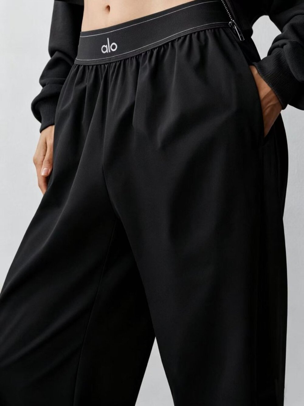 Brand New ALO Yoga Pants 💖🖤Suit Up Trouser Black (Regular) - Picture 7 of 8